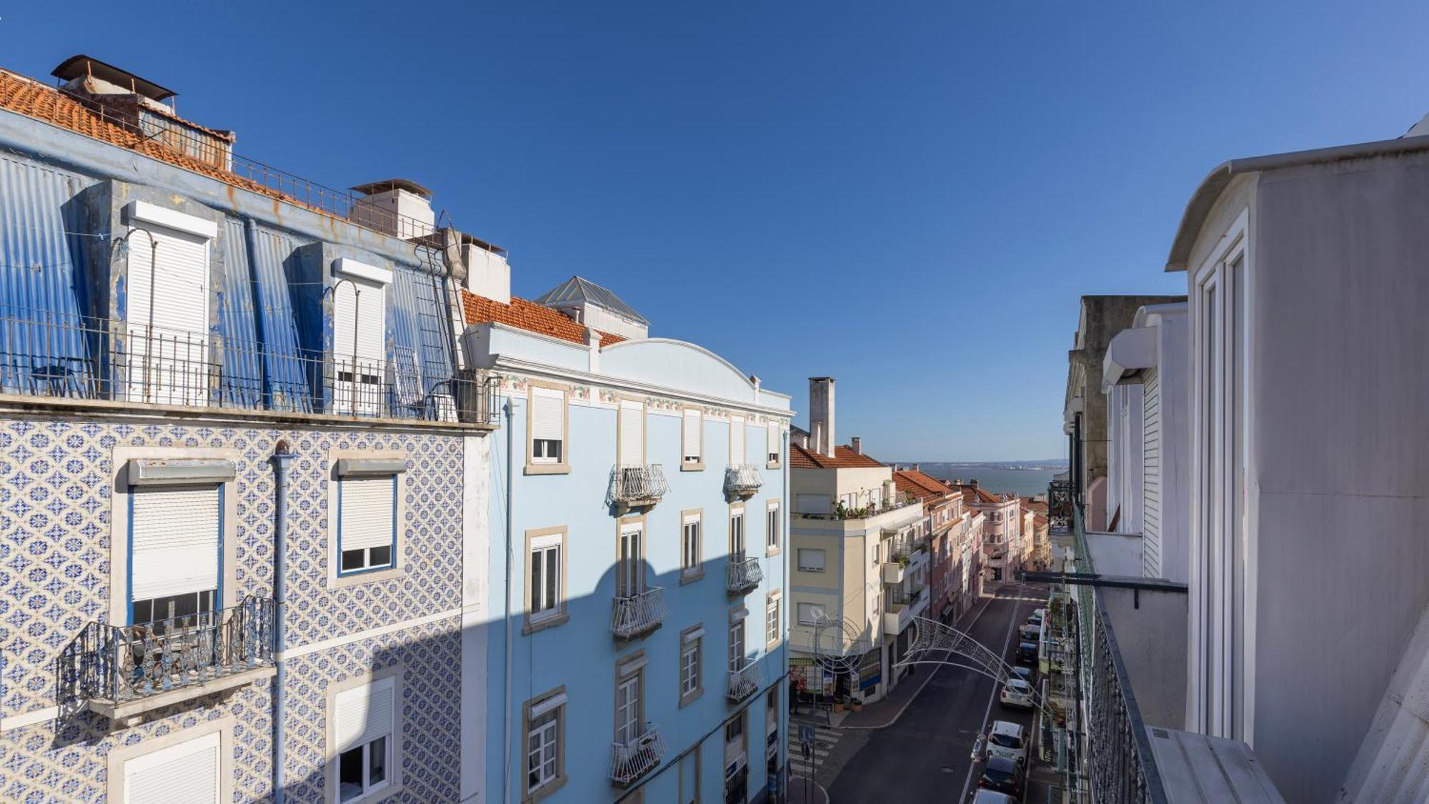 Classic Topfloor Apartment By Lovelystay Lisbona Esterno foto