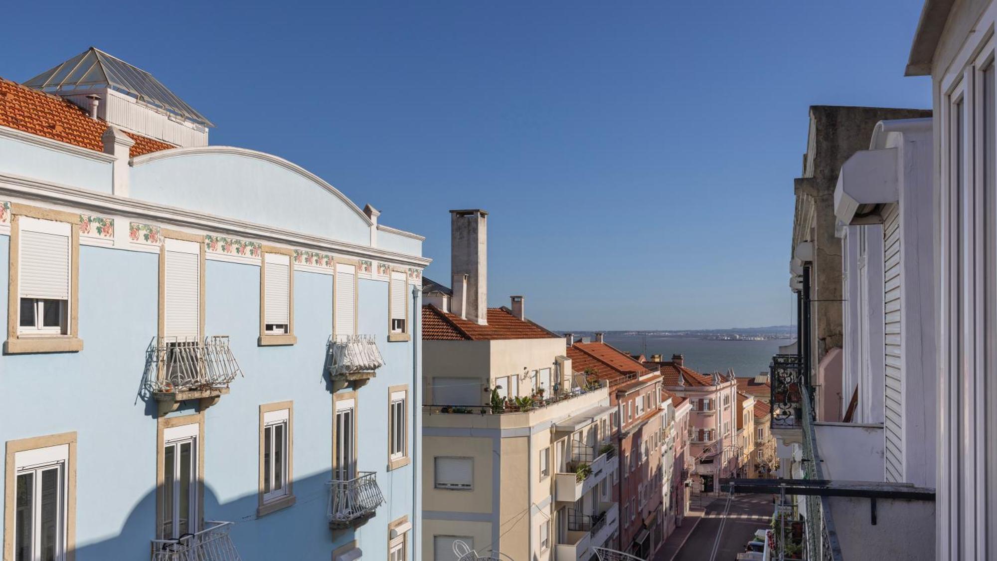 Classic Topfloor Apartment By Lovelystay Lisbona Esterno foto