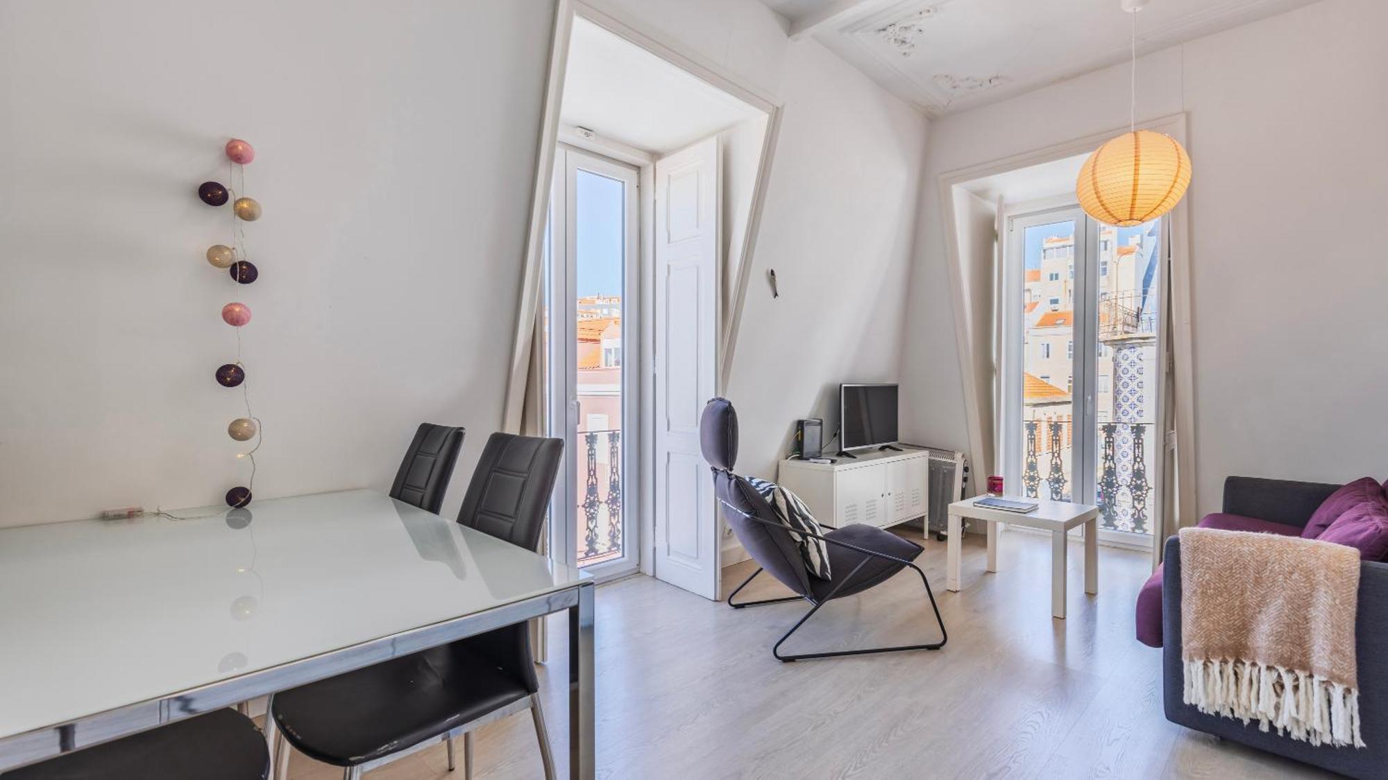 Classic Topfloor Apartment By Lovelystay Lisbona Esterno foto