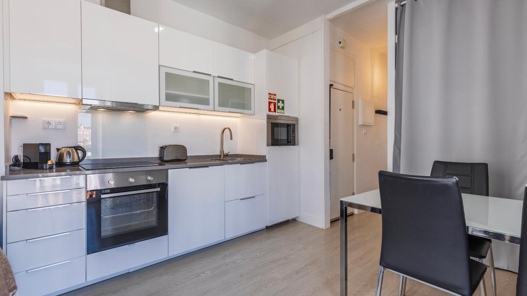 Classic Topfloor Apartment By Lovelystay Lisbona Esterno foto