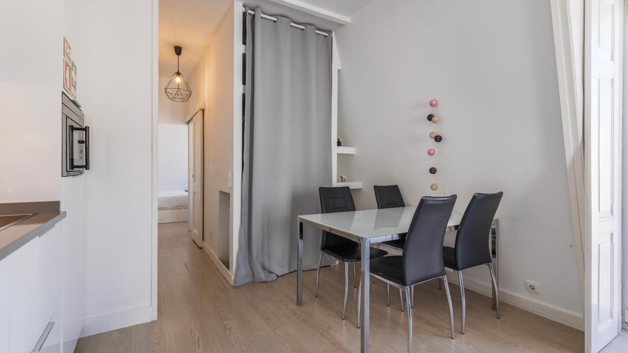 Classic Topfloor Apartment By Lovelystay Lisbona Esterno foto