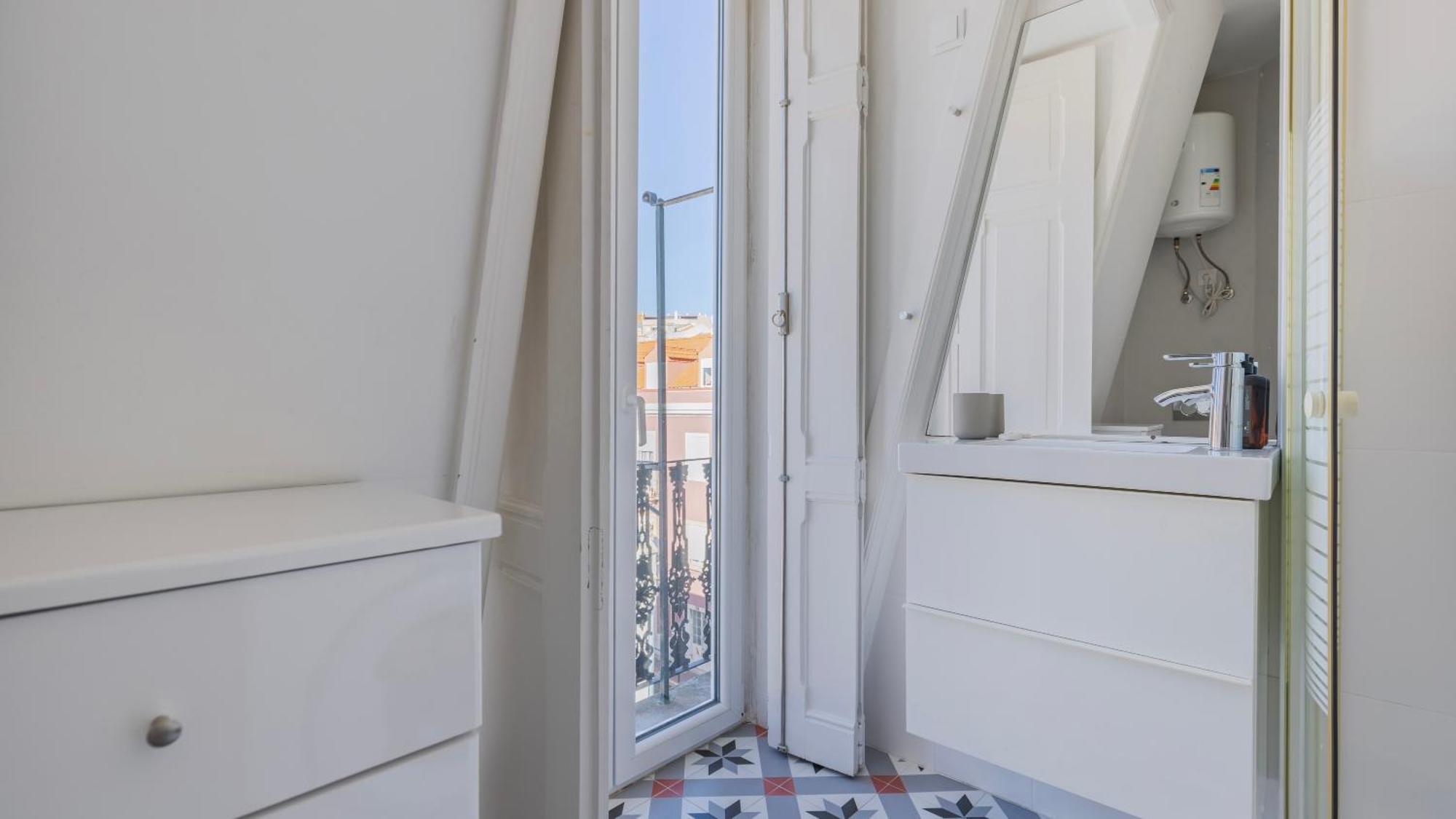 Classic Topfloor Apartment By Lovelystay Lisbona Esterno foto