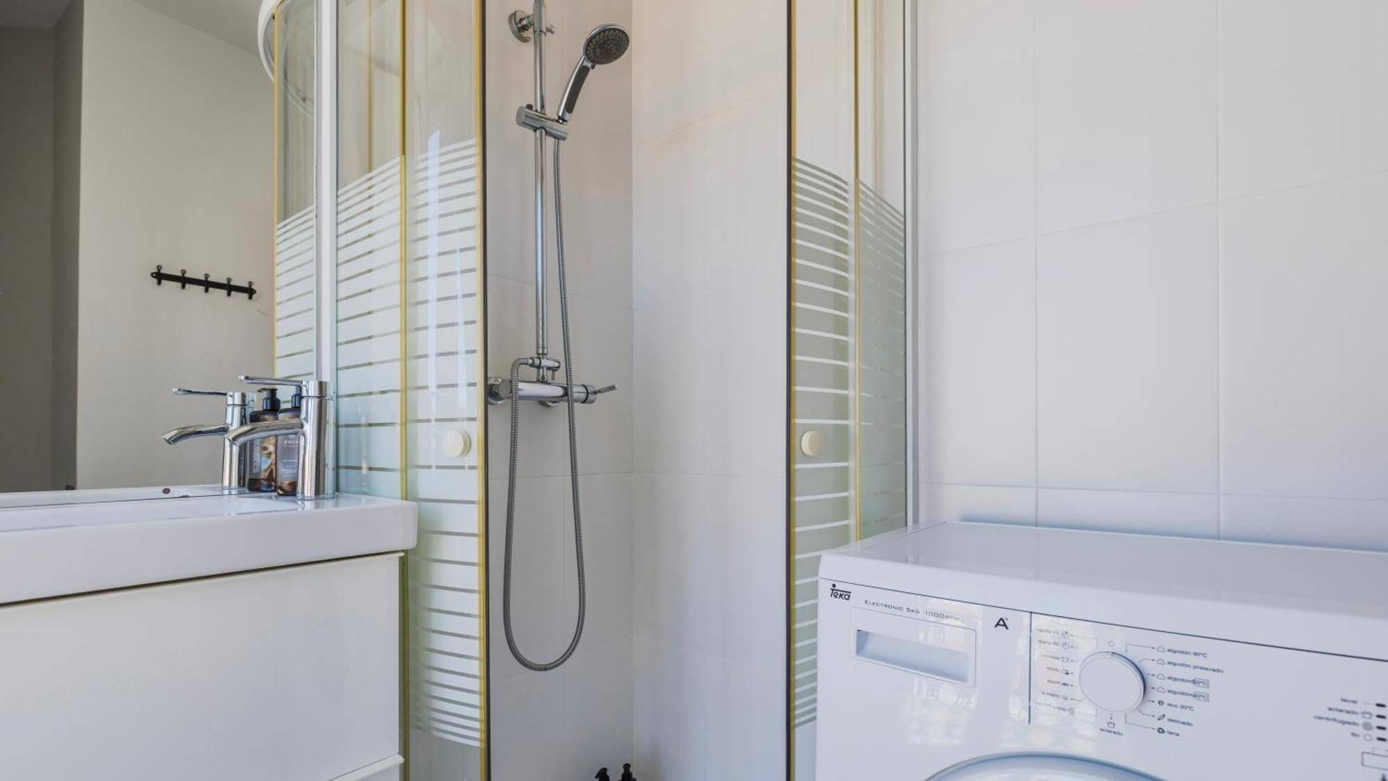 Classic Topfloor Apartment By Lovelystay Lisbona Esterno foto